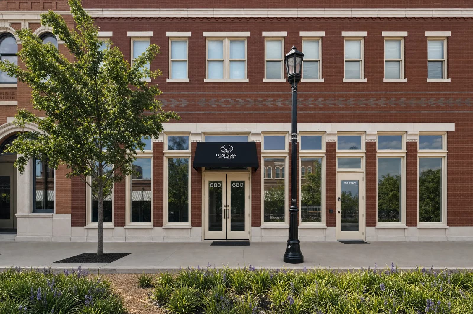 The Lone Star Fitness studio storefront at 680 Parker Square Rd in Flower Mound, TX
